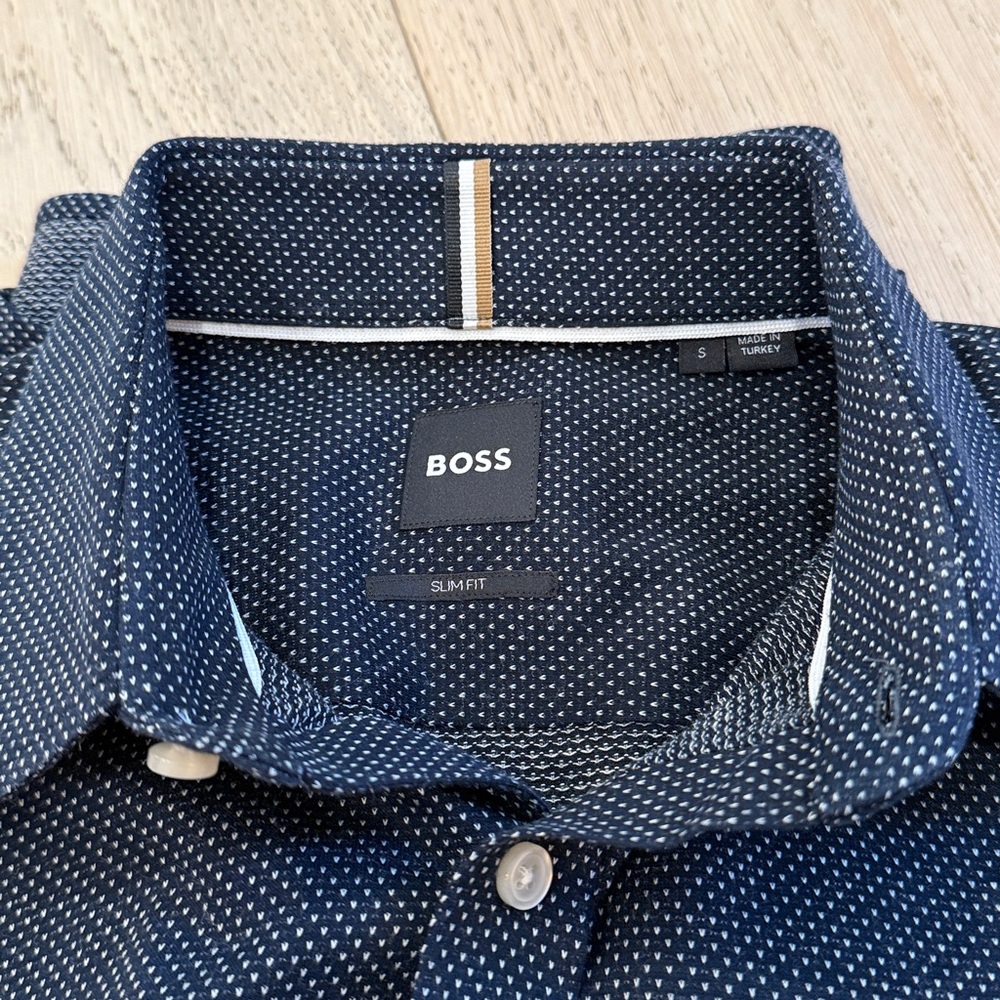 BOSS Button Down Dress Shirt in Navy Size Small - Picture 2 of 13
